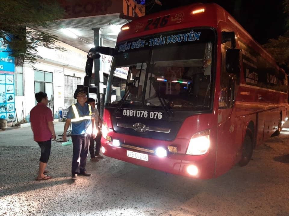 Xe khách bỏ bến, “đại náo” khu công nghiệp: Ủy ban ATGT Quốc gia và các địa phương vào cuộc - Ảnh 2. Xe khách bỏ bến, “đại náo” khu công nghiệp: Ủy ban ATGT Quốc gia và các địa phương vào cuộc - Ảnh 2.