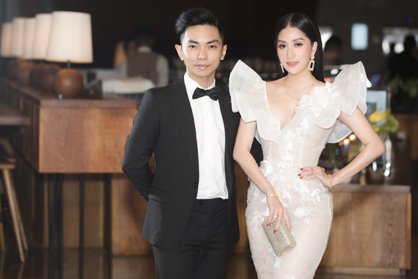 Chồng trẻ Phan Hiền không ngại tình cảm bên Khánh Thi trong đám cưới con gái đại gia Minh Nhựa - Ảnh 10.