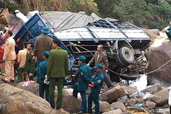 Lai Châu: Xe tải lao xuống vực, 3 người tử vong - Ảnh 1.