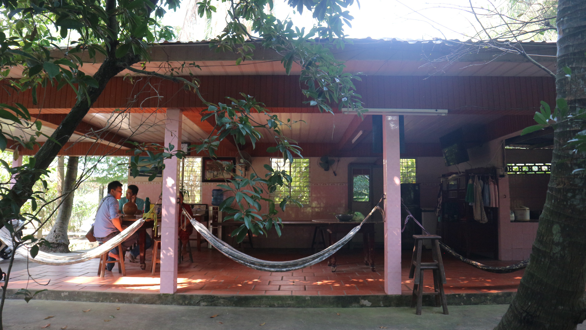 Chuyện hậu cung ít biết của tướng Nguyễn Việt Thành (5): Chồng tướng công an, vợ bán đất cho con chữa bệnh - Ảnh 3. Chuyện hậu cung ít biết của tướng Nguyễn Việt Thành (5): Chồng tướng công an, vợ bán đất cho con chữa bệnh - Ảnh 3.