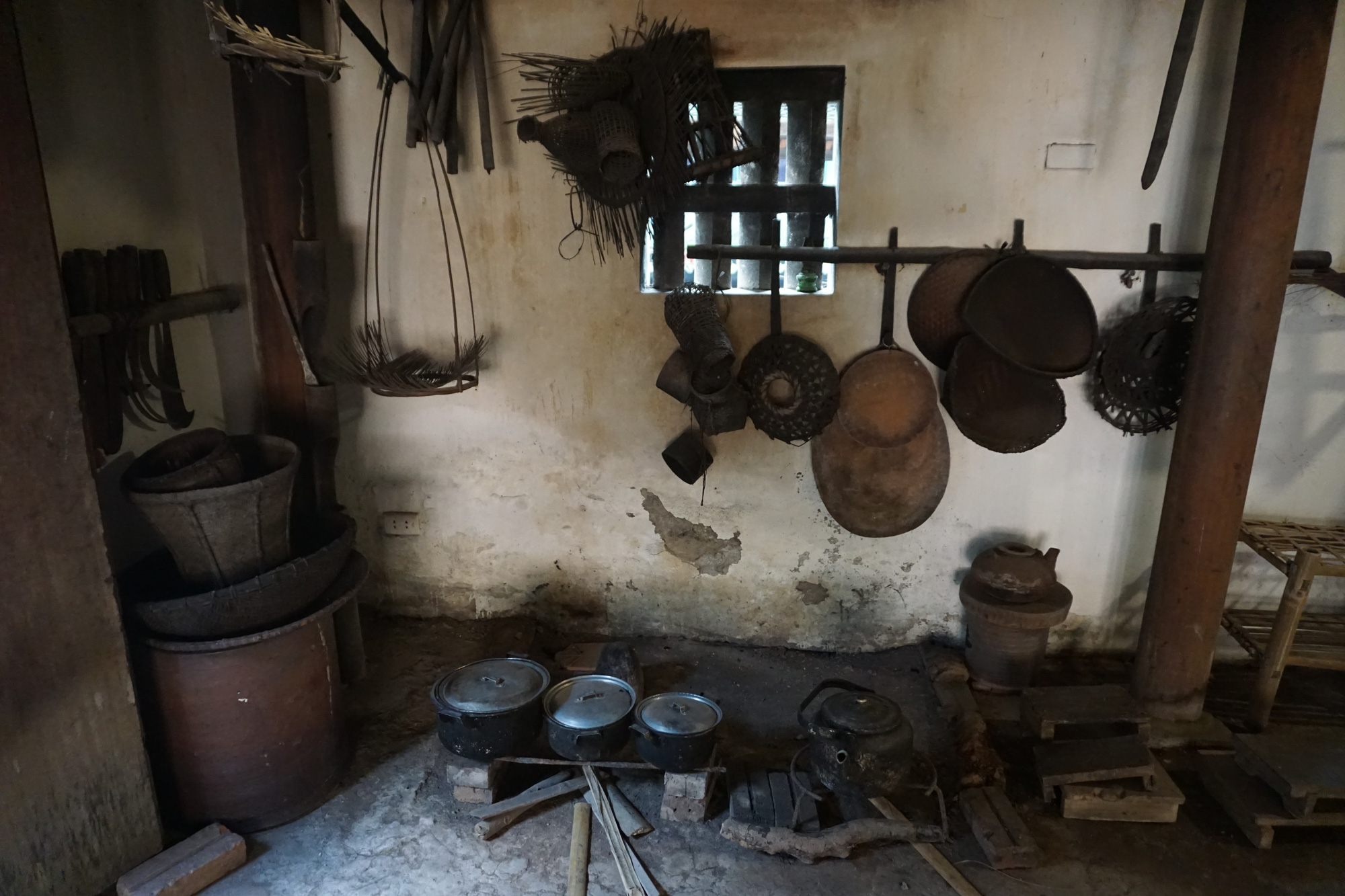 Bếp xưa, t&aacute;i hiện cả bầu trời k&yacute; ức - Ảnh 2.