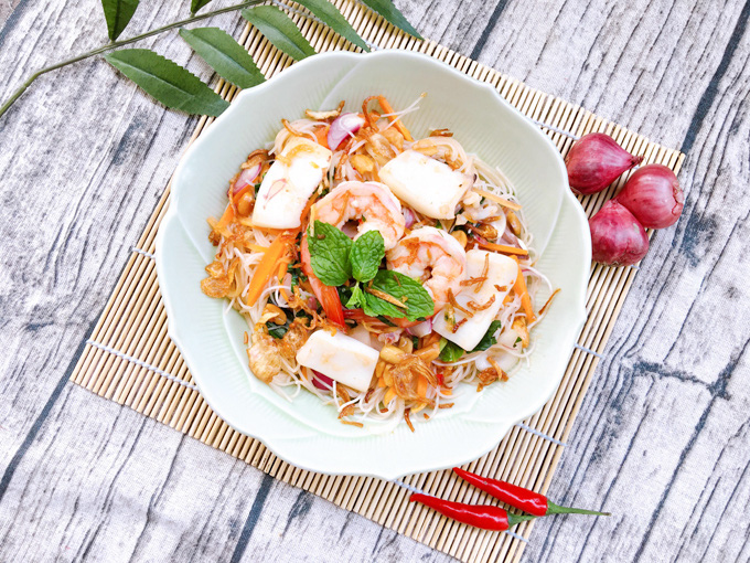 B&uacute;n gạo trộn hải sản - Ảnh 1.