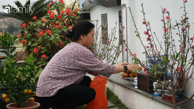 Người Hà Nội sắm sửa điện thoại, đồng hồ cùng con cháu đi tảo mộ mời gia tiên về ăn Tết - Ảnh 12.