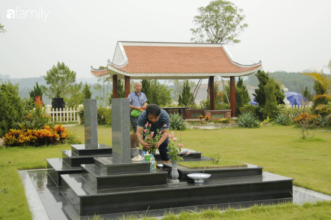 Người Hà Nội sắm sửa điện thoại, đồng hồ cùng con cháu đi tảo mộ mời gia tiên về ăn Tết - Ảnh 13.