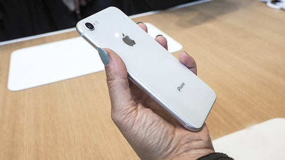 iPhone 8 bất ngờ giảm giá chỉ còn 5,9 triệu - Ảnh 2.