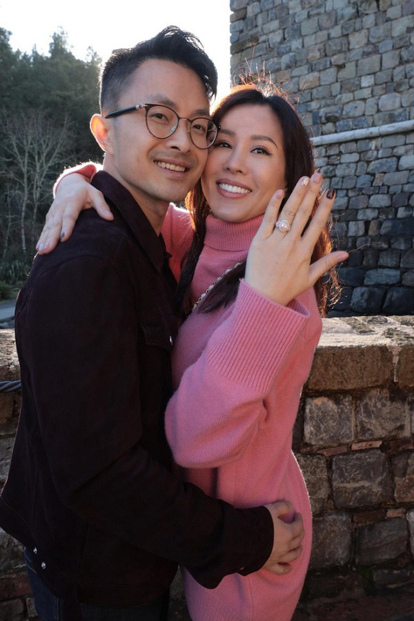 Hoa hậu Thu Hoài ký hợp đồng hôn nhân với chồng trẻ kém 10 tuổi sắp cưới - Ảnh 1.