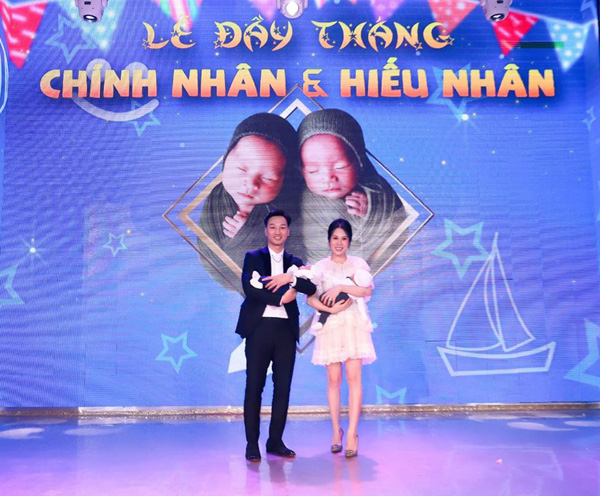 Vợ chồng MC Thành Trung tổ chức đầy tháng cho cặp song sinh tại nhà hàng sang trọng - Ảnh 1.