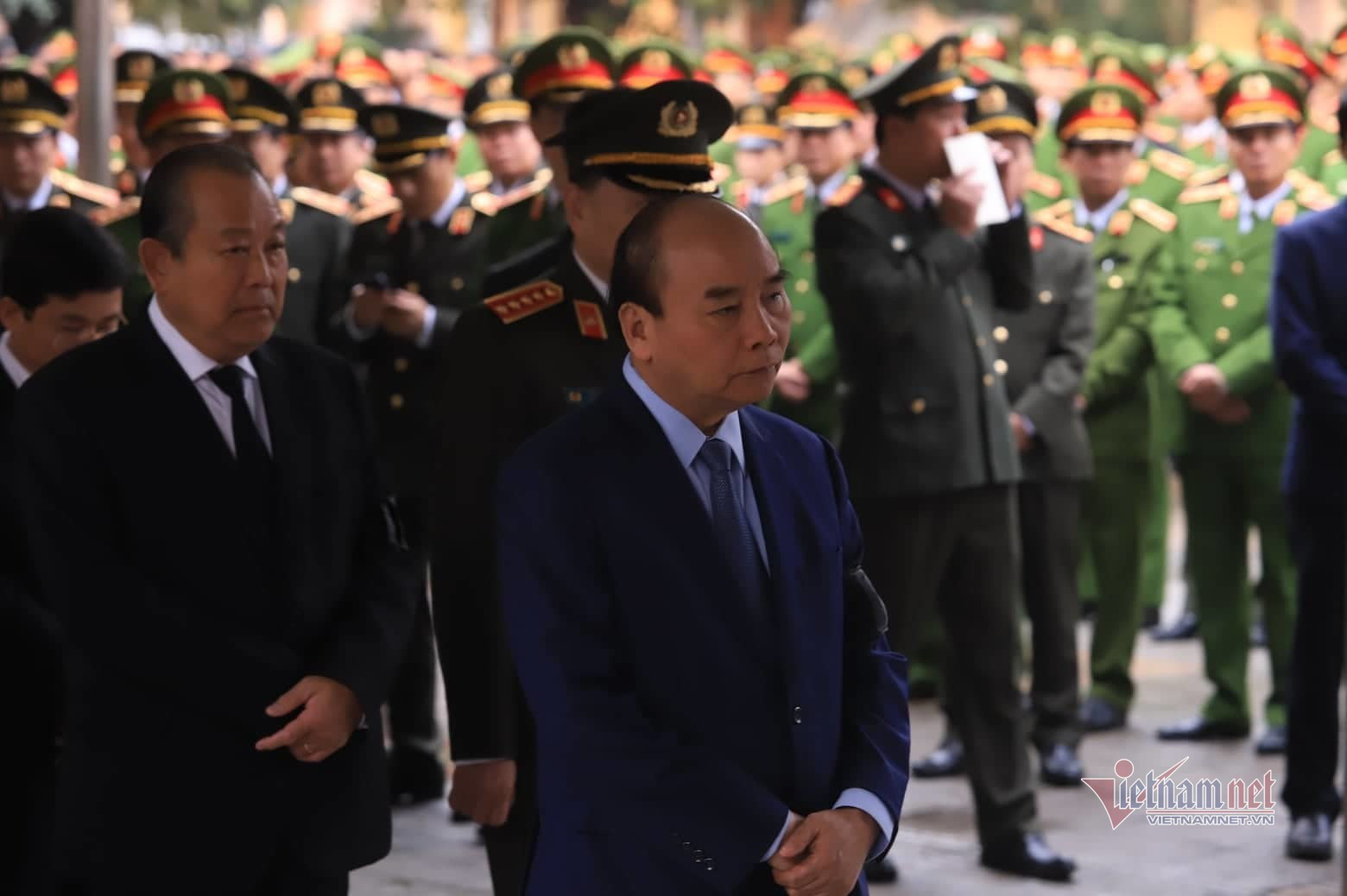 Người dân thôn Hoành đến viếng 3 chiến sĩ hy sinh tại Đồng Tâm - Ảnh 2. Người dân thôn Hoành đến viếng 3 chiến sĩ hy sinh tại Đồng Tâm - Ảnh 2.