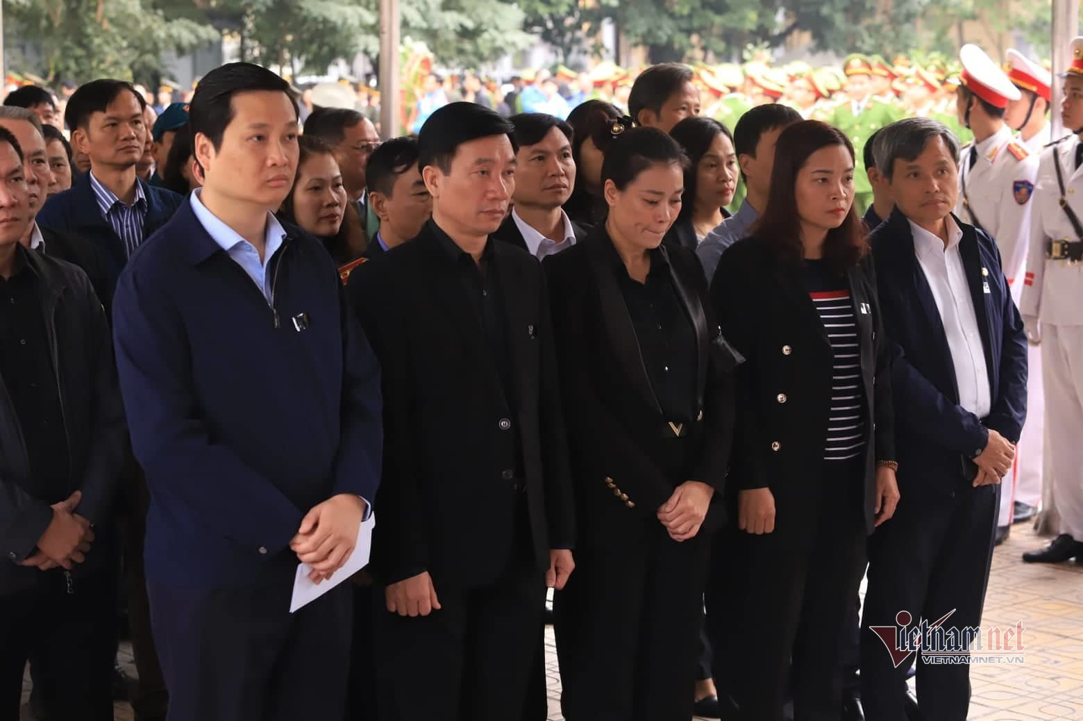 Người dân thôn Hoành đến viếng 3 chiến sĩ hy sinh tại Đồng Tâm - Ảnh 13. Người dân thôn Hoành đến viếng 3 chiến sĩ hy sinh tại Đồng Tâm - Ảnh 13.
