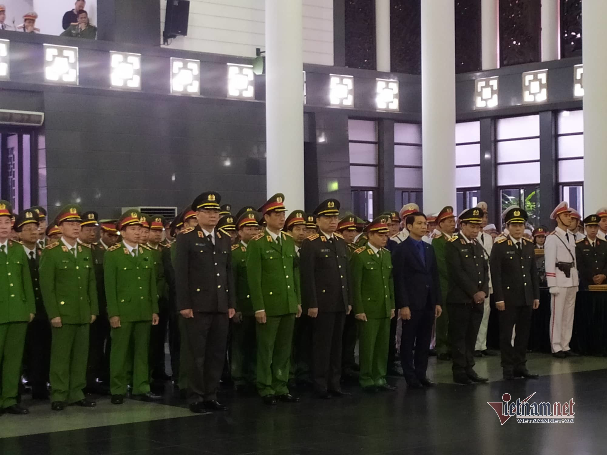 Người dân thôn Hoành đến viếng 3 chiến sĩ hy sinh tại Đồng Tâm - Ảnh 15. Người dân thôn Hoành đến viếng 3 chiến sĩ hy sinh tại Đồng Tâm - Ảnh 15.