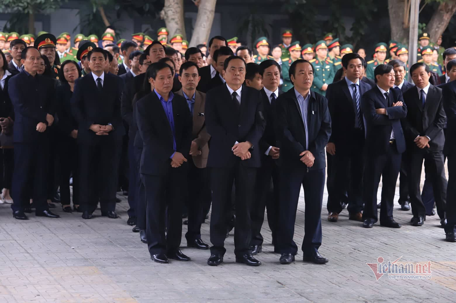 Người dân thôn Hoành đến viếng 3 chiến sĩ hy sinh tại Đồng Tâm - Ảnh 6. Người dân thôn Hoành đến viếng 3 chiến sĩ hy sinh tại Đồng Tâm - Ảnh 6.