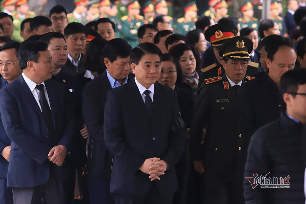Người dân thôn Hoành đến viếng 3 chiến sĩ hy sinh tại Đồng Tâm - Ảnh 7. Người dân thôn Hoành đến viếng 3 chiến sĩ hy sinh tại Đồng Tâm - Ảnh 7.