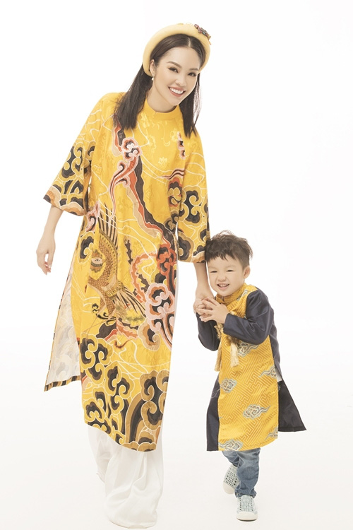 Dương Cẩm Lynh chụp ảnh Tết cùng con trai - Ảnh 2.