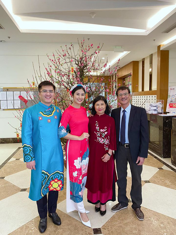 Bạn trai chụp ảnh Tết cùng gia đình Hoa hậu Ngọc Hân làm dấy lên nghi vấn sắp có một đám cưới đẹp - Ảnh 9.