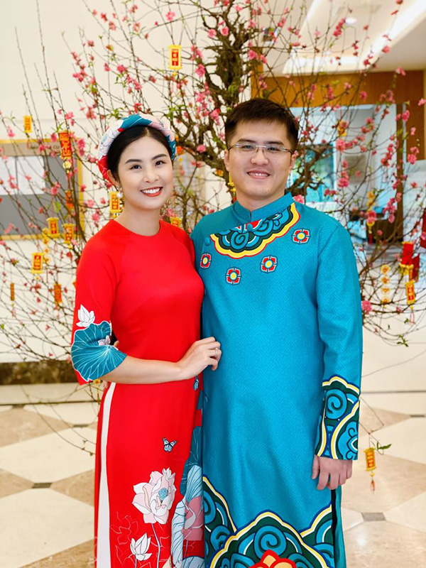 Bạn trai chụp ảnh Tết cùng gia đình Hoa hậu Ngọc Hân làm dấy lên nghi vấn sắp có một đám cưới đẹp - Ảnh 2.