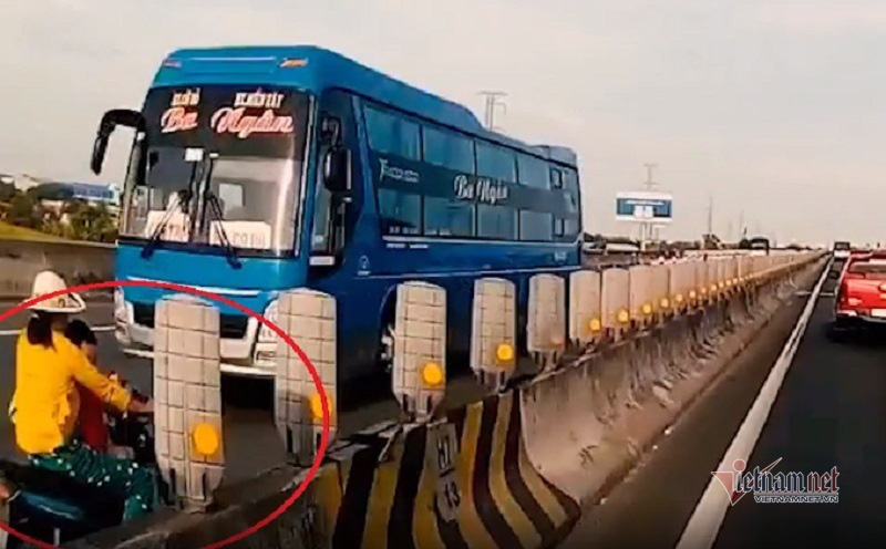Thông tin bất ngờ vụ mẹ chở con ngược chiều trên cao tốc Trung Lương - Ảnh 2. Thông tin bất ngờ vụ mẹ chở con ngược chiều trên cao tốc Trung Lương - Ảnh 2.