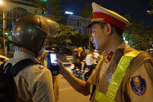 Đề nghị Bộ Y tế có ý kiến về phương tiện kiểm tra nồng độ cồn có thể lây bệnh truyền nhiễm - Ảnh 3.