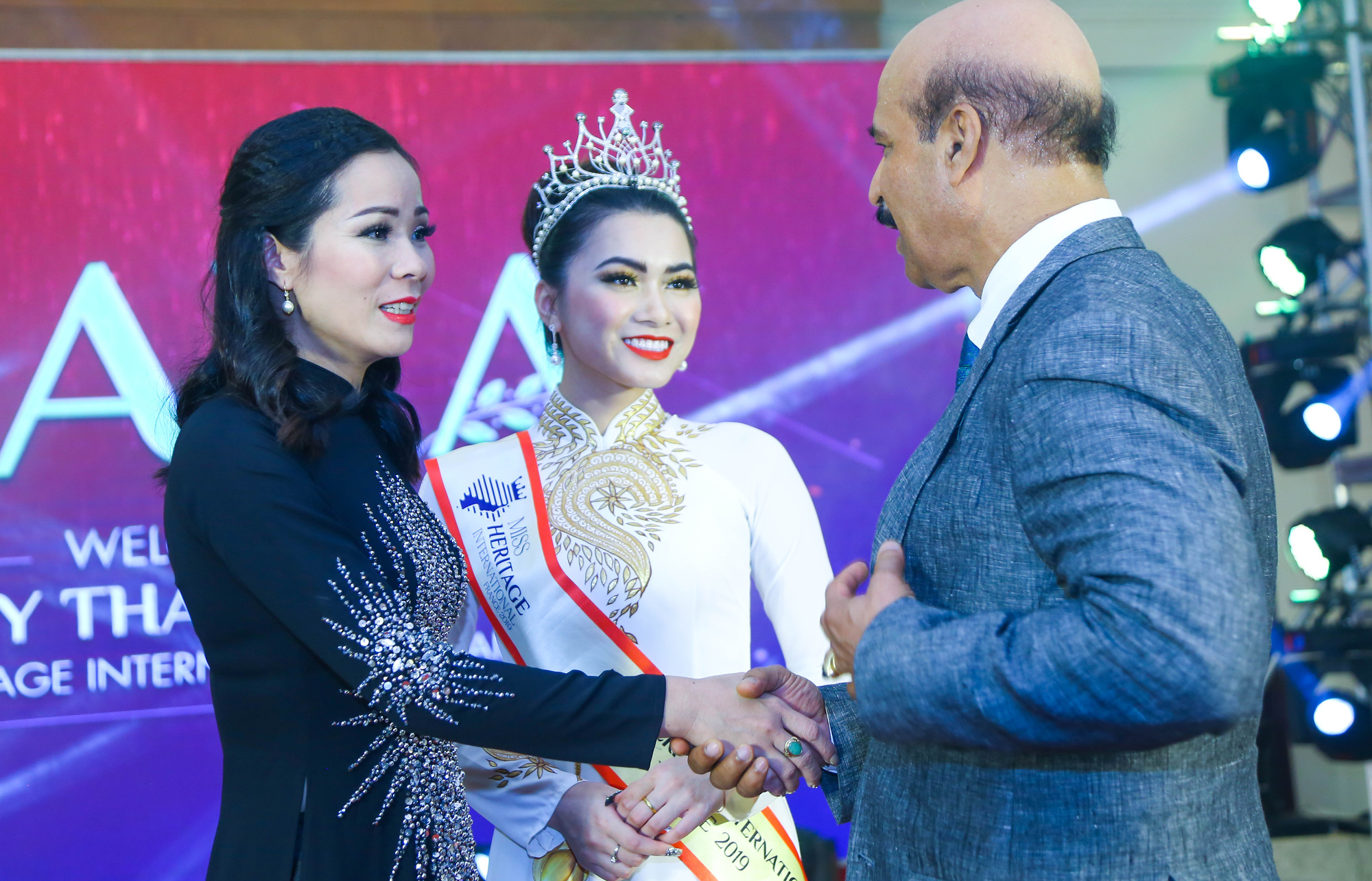 Hoa hậu Di sản Quốc tế 2019 đến Việt Nam thăm di sản của Hải Phòng - Ảnh 4.