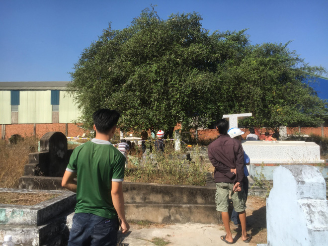 Cãi vã với vợ, chồng ra nghĩa trang treo cổ trên cây táo - Ảnh 1. Cãi vã với vợ, chồng ra nghĩa trang treo cổ trên cây táo - Ảnh 1.