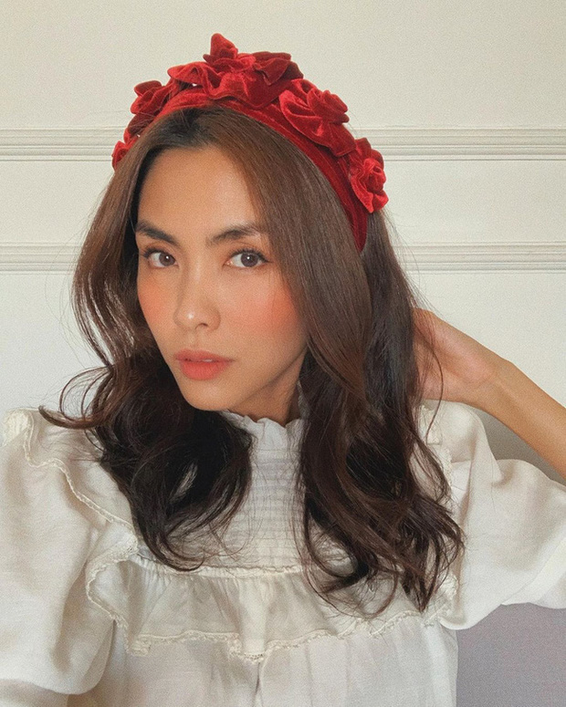 Elly Trần v&agrave; H&agrave; Tăng c&ugrave;ng đu trend bờm nhung nhưng người quyến rũ bạo liệt, người lại biến h&oacute;a kh&ocirc;n lường - Ảnh 4.