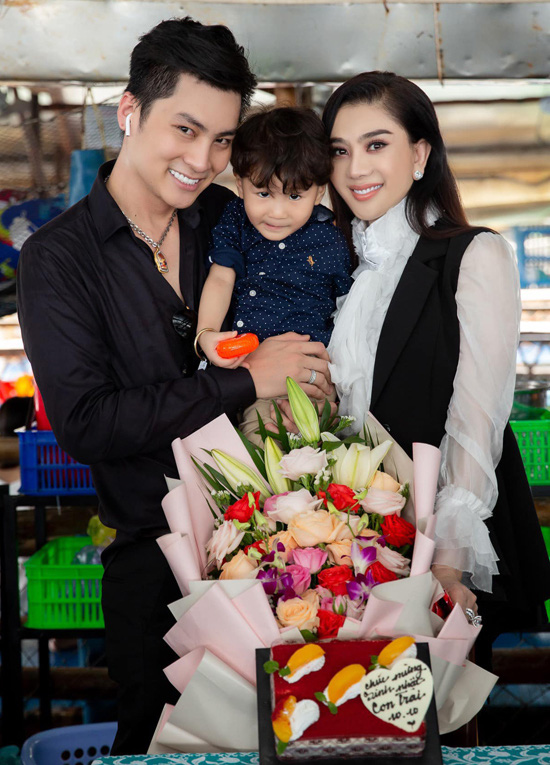 Vợ chồng Lâm Khánh Chi mừng sinh nhật con trai - Ảnh 3.