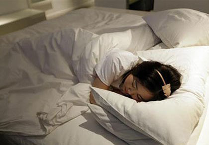 4 điều cần tránh khi ngủ trong khách sạn - Ảnh 1.