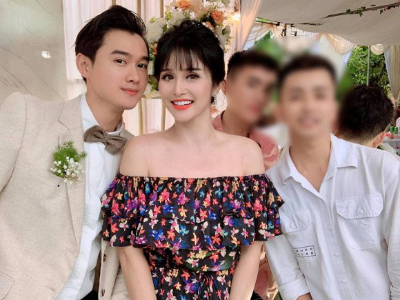 Khách mời đi đò khi dự cưới Thảo Trang ở Quảng Ngãi - Ảnh 4.