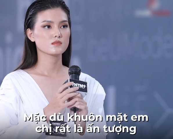 Vietnams Next Top Model: Hotgirl 19 tuổi sở hữu gương mặt quá đẹp nhưng lại đi 2 hàng, Võ Hoàng Yến mỉa mai để xem làm được trò trống gì - Ảnh 5.