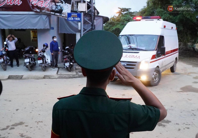 Thủ tướng Chính phủ hỏi thăm, chia buồn với gia đình, thân nhân chiến sĩ hy sinh và công nhân tử nạn ở Rào Trăng 3 - Ảnh 2.