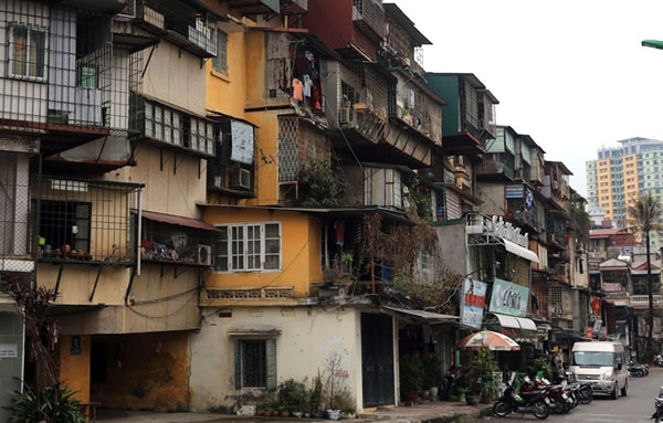 Gần 1.600 hộ dân sống trong các khu chung cư xuống cấp nghiêm trọng ở Hà Nội sẽ phải di dời - Ảnh 2.