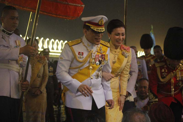 Không chỉ có quyền lực, Hoàng hậu Thái Lan còn thể hiện là người phụ nữ được Vua yêu nhất qua chi tiết này - Ảnh 5.