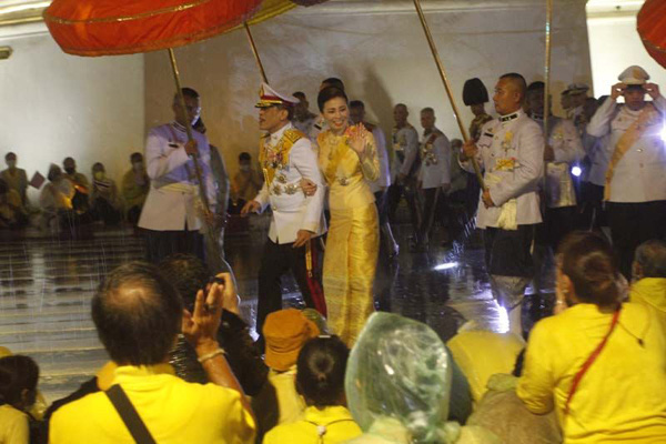 Không chỉ có quyền lực, Hoàng hậu Thái Lan còn thể hiện là người phụ nữ được Vua yêu nhất qua chi tiết này - Ảnh 7.