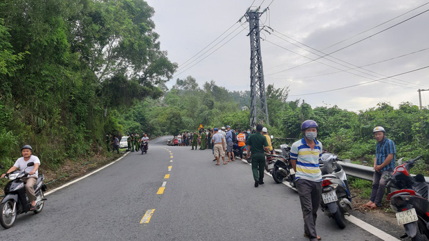 Nam đầu bếp chết trong tư thế treo cổ ở chân đèo Hải Vân, anh trai khóc nghẹn tại hiện trường - Ảnh 2.