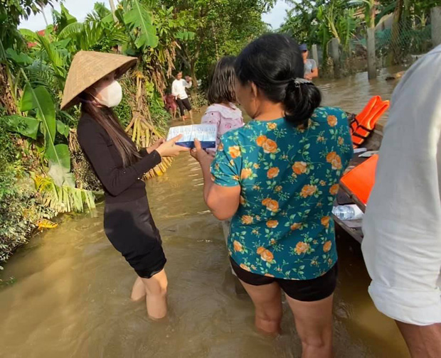 Cùng làm từ thiện như nhiều sao Việt, vì sao Thủy Tiên gây xúc động? - Ảnh 2.