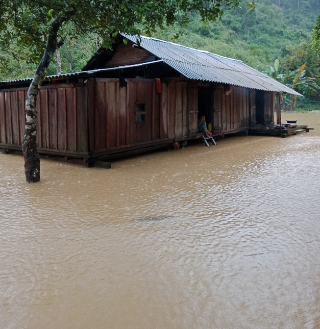 Nhiều địa phương tại Quảng Bình bị cô lập trở lại do mưa lũ - Ảnh 1.
