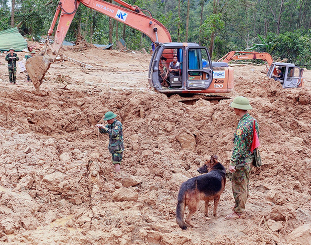 Tiếp tục mở đường, nỗ lực tìm kiếm nạn nhân tại thủy điện Rào Trăng 3 - Ảnh 2.