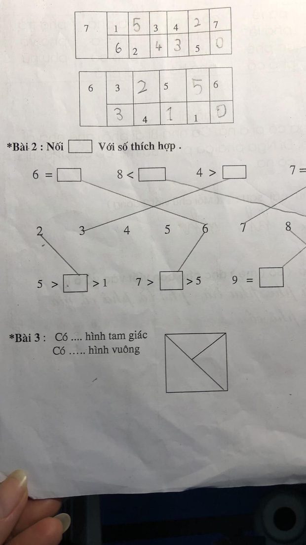 Con gái đếm 4 tam giác nhưng bị gạch sai, người mẹ thắc mắc giáo viên liền nhận về lời giải tâm phục khẩu phục - Ảnh 1.