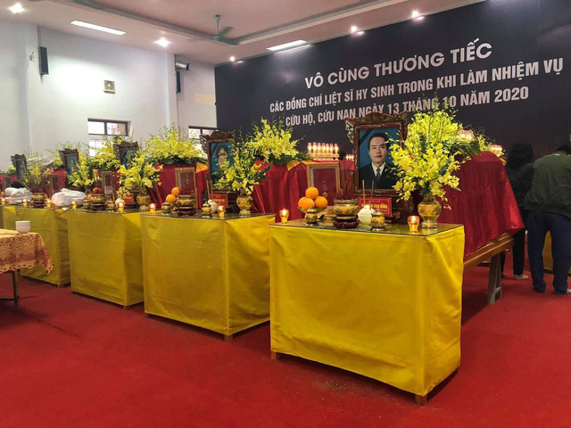Cả nước tiễn đưa 13 liệt sĩ hy sinh khi đi cứu hộ Rào Trăng 3 - Ảnh 14.