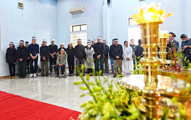 Cả nước tiễn đưa 13 liệt sĩ hy sinh khi đi cứu hộ Rào Trăng 3 - Ảnh 20.