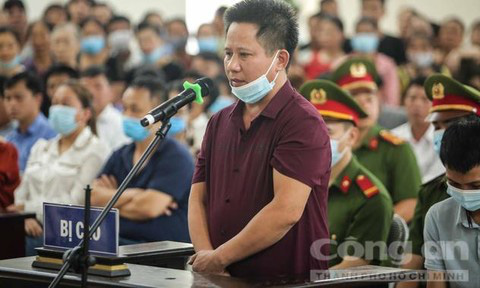 Bắc Ninh: Chủ quán nhắng nướng ép khách quỳ xin lỗi lĩnh 12 tháng tù - Ảnh 1.