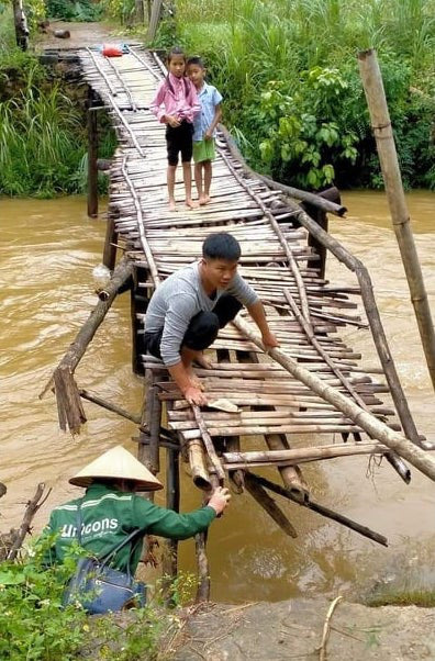 Hòa Bình: Cầu treo xuống cấp, hiểm hoạ rình rập bà con người Mường - Ảnh 4.