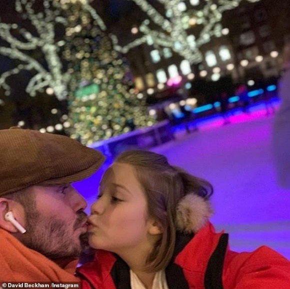 Tiếp tục khiến dư luận xôn xao khi hôn môi con gái 9 tuổi, David Beckham bị chỉ trích và yêu cầu chấm dứt hành động này - Ảnh 4.