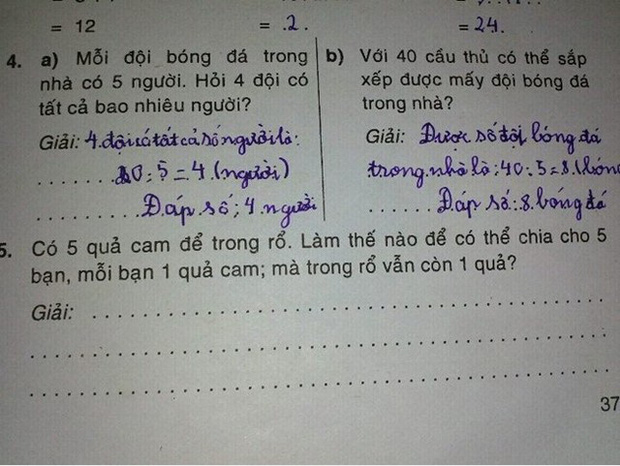 Toán lớp 2 có đáp án siêu dễ: Có 5 quả cam. Làm sao chia đều 5 bạn, mỗi bạn 1 quả, nhưng trong rổ vẫn còn 1 quả? - Ảnh 1.