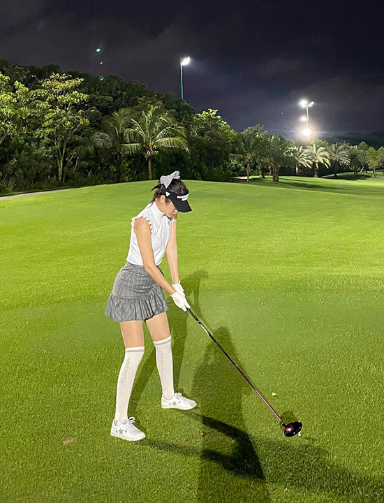 Thời trang sân golf của người đẹp Việt - Ảnh 10.