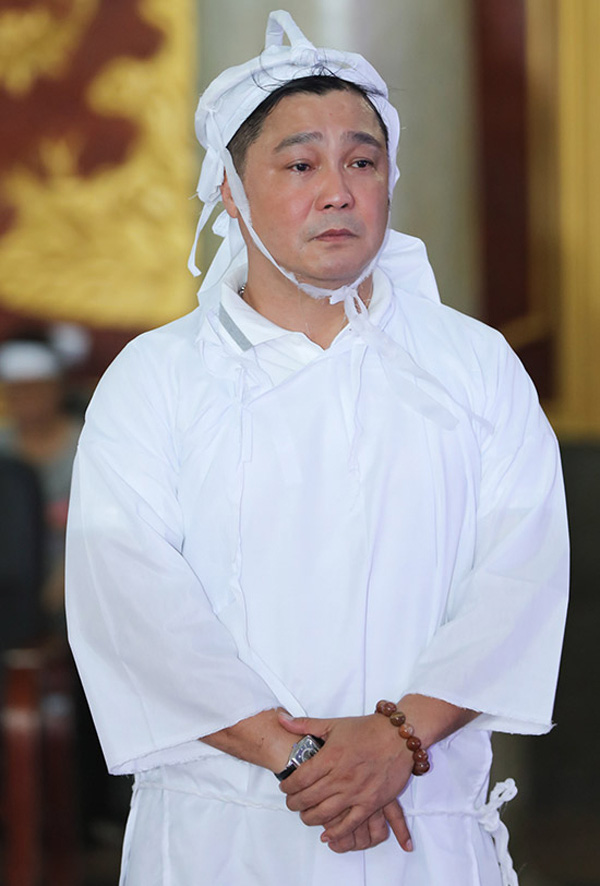 Anh em diễn viên Lý Hùng - Lý Hương thẫn thờ trong lễ tang của cha - Ảnh 5.