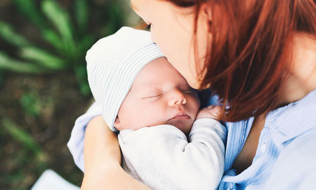 Quá bảo vệ, lo lắng cho con, có thể bạn đã bị... rối loạn ám ảnh cưỡng chế
