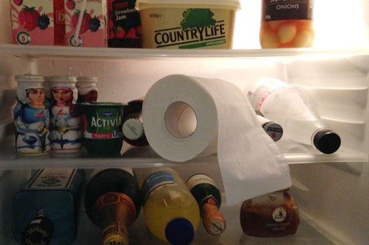 Quên cuộn giấy vệ sinh trong tủ lạnh, ai ngờ xảy ra điều kỳ diệu khiến chị em làm theo ngay - Ảnh 2.