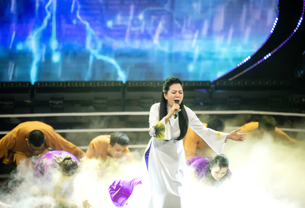 Chỉ một đêm nhạc, ca sĩ xứ Nghệ Đinh Hiền Anh thu được 34,2 tỷ ủng hộ đồng bào miền Trung - Ảnh 3.