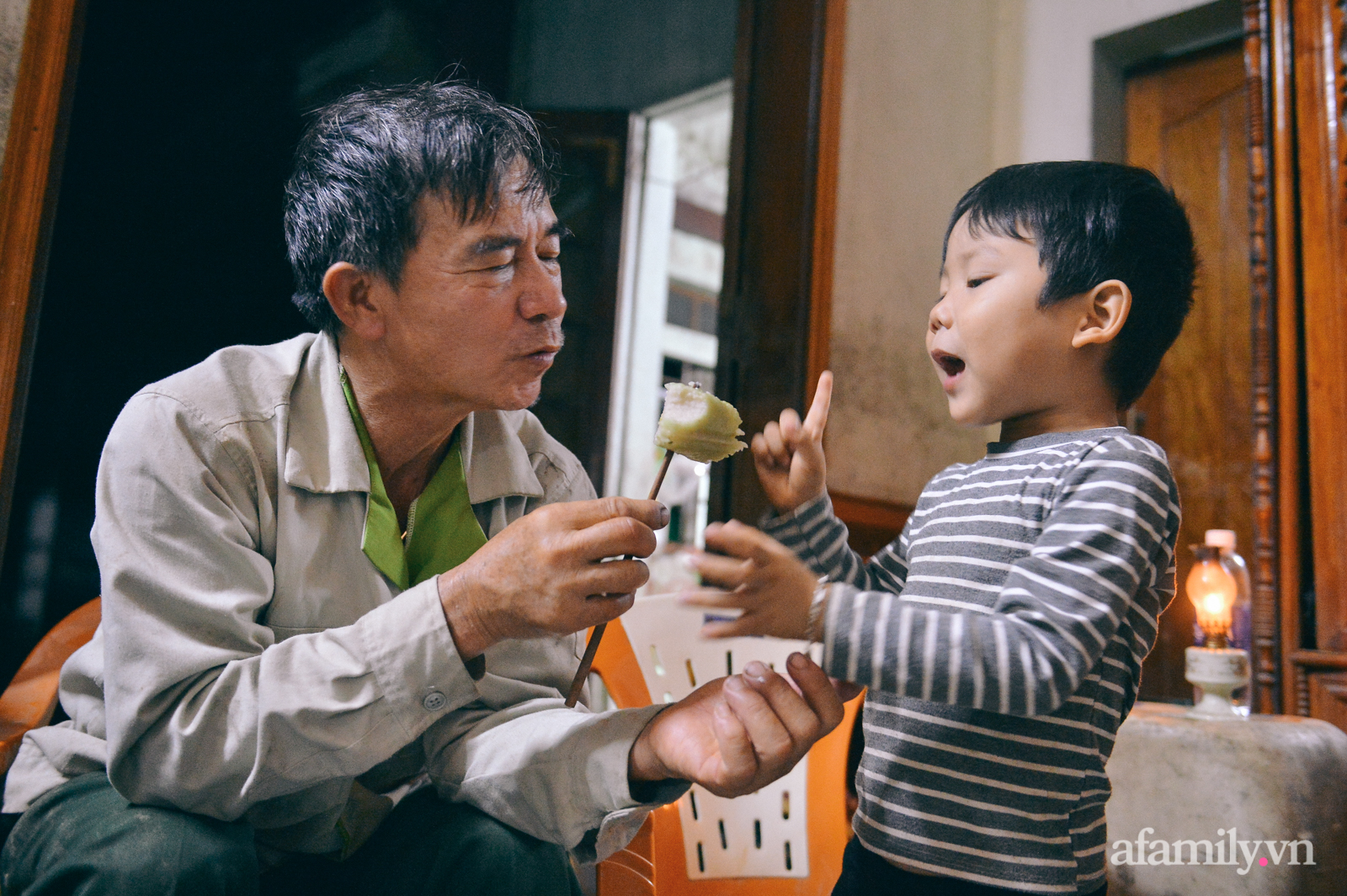 Ký ức người chết hụt trong trận “đại hồng thủy” 70 năm mới thấy một lần: Trải nghiệm cận tử của em bé 4 tuổi, 3 tấn thóc mọc mầm và tinh thần “còn da lông mọc, còn chồi lên cây” - Ảnh 8. Ký ức người chết hụt trong trận “đại hồng thủy” 70 năm mới thấy một lần: Trải nghiệm cận tử của em bé 4 tuổi, 3 tấn thóc mọc mầm và tinh thần “còn da lông mọc, còn chồi lên cây” - Ảnh 8.