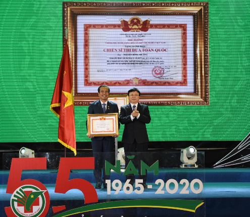 Bệnh viện Đa khoa TP Vinh đón nhận Huân chương lao động hạng Nhì - Ảnh 5.